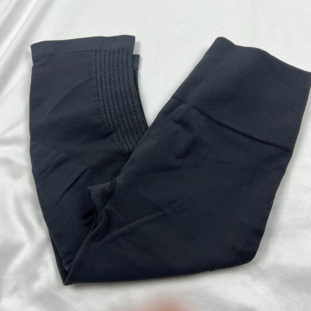 Lululemon Women's Size 6 Leggings Black Yoga Capri